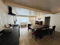 Bespoke 3-bedroom cottage with AC in vibrant Los Angeles near LAX/Sofi/Kia Forum