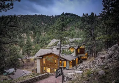 As Seen on TV: Boulder Mountain Retreat - 6 Bedroom, Walkable to Pearl, 2 Acres