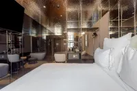 Adia Aluma Athens, Curio Collection by Hilton - Balkon