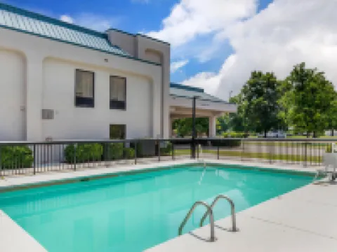 Quality Inn Hotels in Lumberton