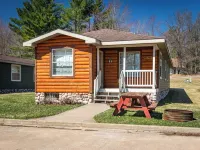 The Bear Cabin at the Riviera Resort in Neillsville, Wisconsin! Hotels in Dewhurst