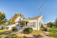 < 1 Mi to Dwtn: Valparaiso Family Home - Wifi