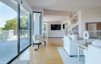 The Swan: A 3bd Spa Like Stay with Game Room, Views, and room for relaxing