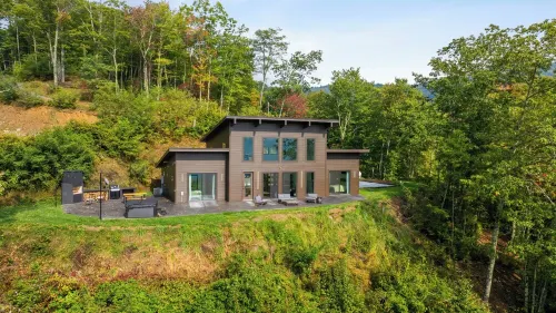 Stunning modern cabin with breathtaking views of Maggie valley
