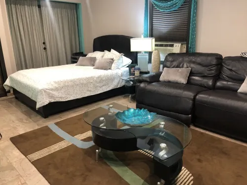 4 Bedroom House perfect for families! Near Beach!