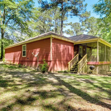 Charming Abbeville Home w/ Private Boat Dock!