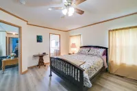 Warm and Inviting Family Home - 2 Mi to Golf Course! - Wifi