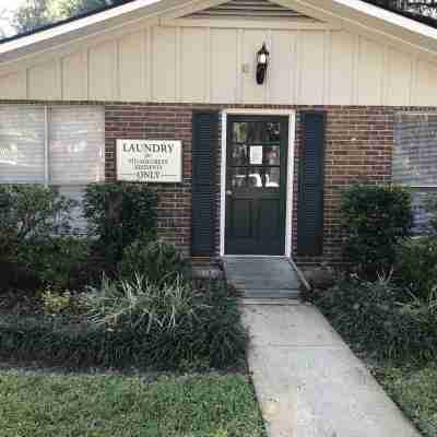 This condo is a stroll to the pier and 10 restaurants and 1.2 miles to beach! Hotel Exterior
