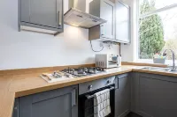 Lovely house close to restaurants and shops. 7 minutes from Manchester Airport. Hotels in Cheadle