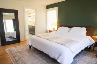 Modern Chalet in Tannersville w/ Huge Deck & Epic Views on 5 Private Acres Hotels near North Point