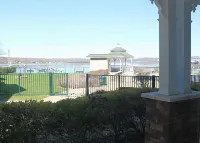 Beautiful Bemus Bay condominium with Chautauqua Lake access and views Hotel di Ellery