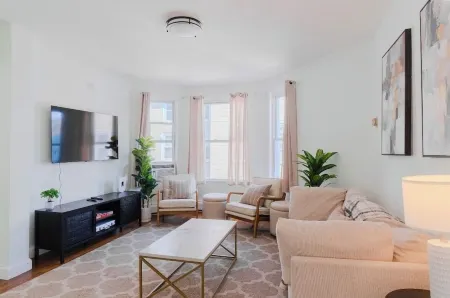 Cozy 4BR near Boston+gameroom