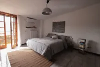 In township on the outskirts of Caserta "Alley Zenone 8" Valle Di Maddaloni附近的飯店