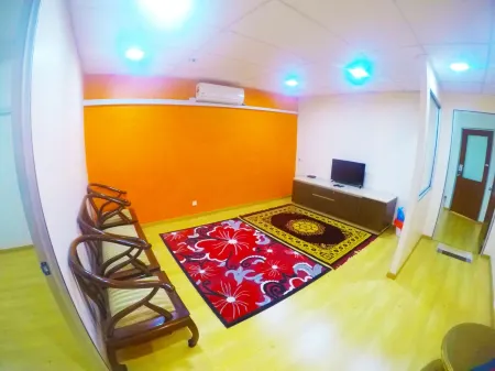 Cheap homestay but excellent service for big family. Отели рядом с достопримечательностью «UITM Puncak Perdana»