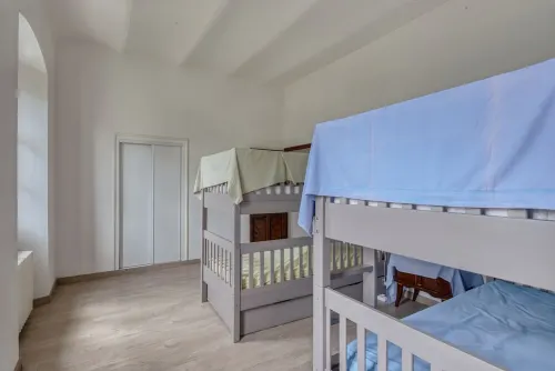 Authentic Corsica on the beach. 8-room apartment in family home.