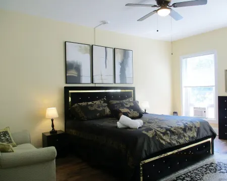 Spacious Downtown Frederick, 3 BR, Full Kitchen Off Street Parking