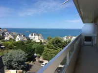 3-room apartment at the foot of Casino beach Hotels in Saint-Quay-Portrieux