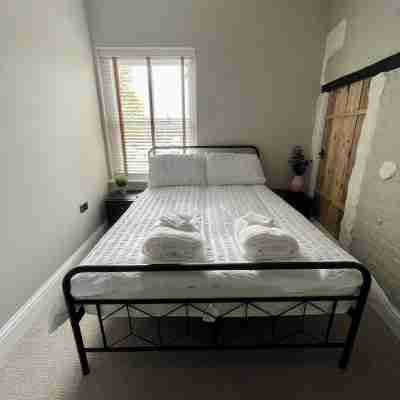 Tudor Rose Townhouse. Vibrant, modern and in the heart of King’s Lynn! Rooms