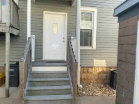 Charming, 1-bedroom, spacious duplex with sleeper sofa in delightful Dubuque.