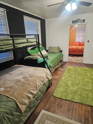 Loft 1 apartment in Logan, located just 0.3 mile from Bear Wallow Trail. Các khách sạn ở Logan