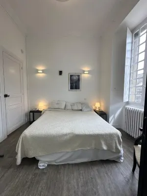 Completely renovated apartment in Maison Eugénie residence with super pool