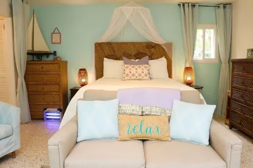 Lavendar Palms - studio with ocean views, w/AC, WiFi, 10 min. to Christiansted