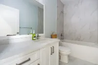 Charming 1-bedroom apartment with WiFi, AC in delightful Abbotsford