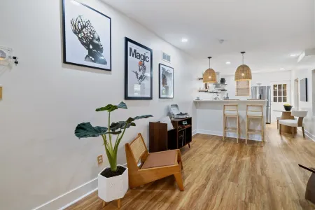 4-bedroom 3.5 Bathrooms townhome located downtown Wilmington, DE  with W/D!