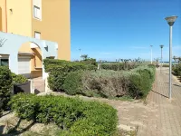 Le 108: Ground floor apartment with large terrace on the seafront Aqualand Port Leucate 주변 호텔