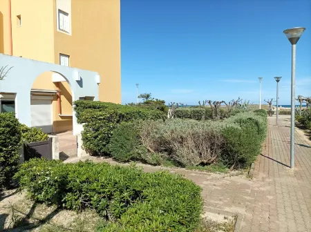 Le 108: Ground floor apartment with large terrace on the seafront Отели рядом с достопримечательностью «Aqualand Port Leucate»