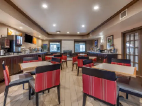 Comfort Inn & Suites Geneva- West Chicago Hotels in Kane County