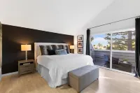 Modern Family Home in Town with Pool, Spa, Sport Courts, Dog Friendly, Walkable