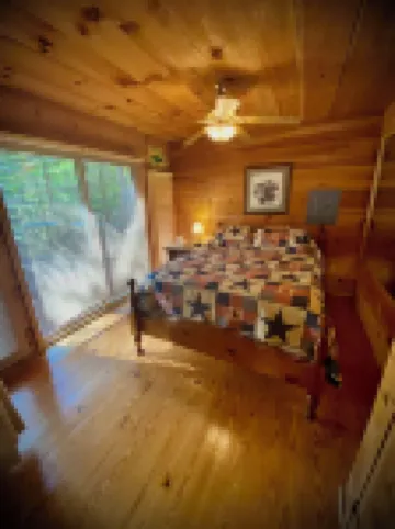Charming 2-bedroom cabin in delightful Townsend with all the necessary amenities
