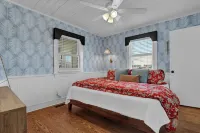 Ocean View-Pet Friendly- 1min walk to beach-sleeps 6