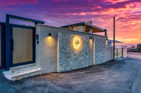 Enjoy a private swimming pool & a barbecue station just 2 steps from the beach.