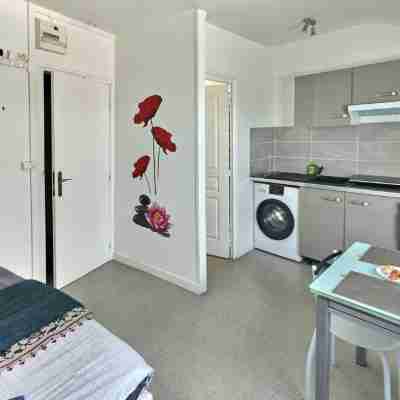 Le Lumineux Studio 6 Face Gare Wifi Gratuit et à Deux pas du Centre Ville ! Others