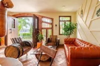 Art Tropical Retreat for Relaxation, Barbecue, and Quality Family Time