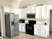 3-Bedroom House in Charming Rockmart Cozy & Convenient Hotels in Polk County