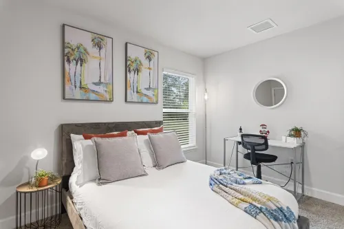 Vibrant Studio near Eastern Florida State College!