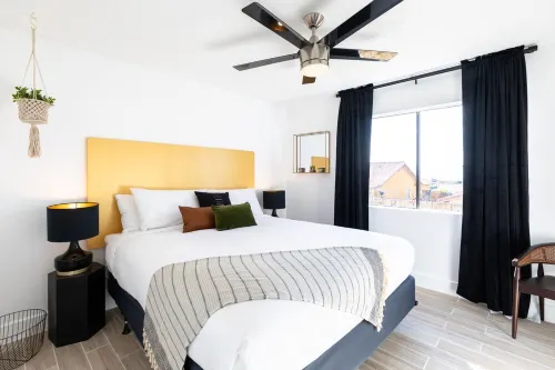 B5- Desert Gem, Spacious, Welcoming, 2BR