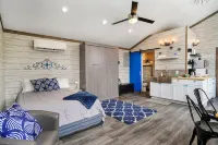 Modern Cabin. Communal Sleeping - 2 Queen Beds + Full Trundle