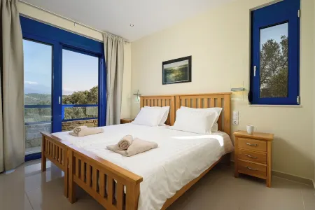 House with sea view. Family-friendly.