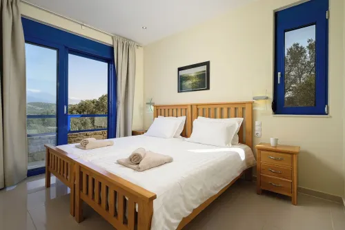 House with sea view. Family-friendly.