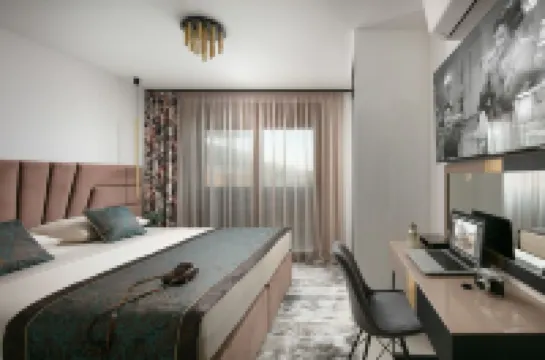 Exquisite 5-Star Luxury: Stunning 4-Bedroom Apartment with Panoramic Seaviews