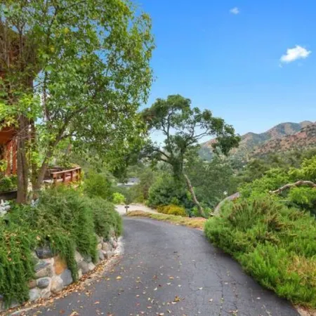 No Cleaning Fee ~ Awesome Views~8Beds~Near Restaurants & Sequoia Park
