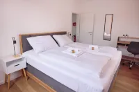 Design apartment with king-size beds & balcony