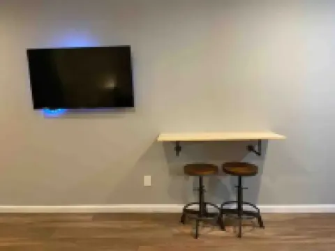 Modern, access to everything 3 min to lake Lanier. Hotels in Buford