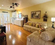 Charming fully furnished 2-bedroom cottage in Seabrook, Tx -Bay Area Houston