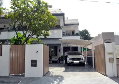 Centrally located private, peaceful 3 bedroom apartment, Sector 18, Chandigarh Hotel a 