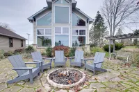 Lakefront Algoma Home w/ Deck, Grill & Fireplace - Homestays